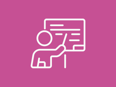 weißes Icon auf pinkem Hintergrund - Person erklärt etwas an einer Tafel